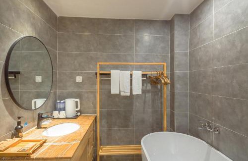 Emeishan Casa | Heinemann Hotel courtyard or terrace king room B106 with a jacuzzi and a local