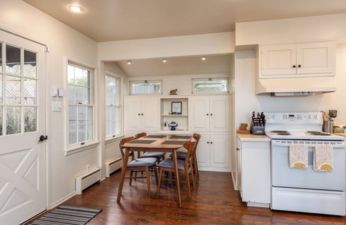 Glen Ellen Casa | heiter house- a kenwood gem, private, hot tub with views, and centrally located