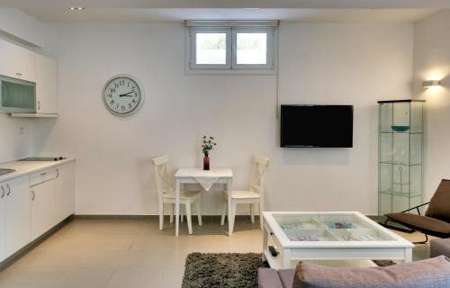 Pilalimata Apartamento | Helios Studios & Apartments