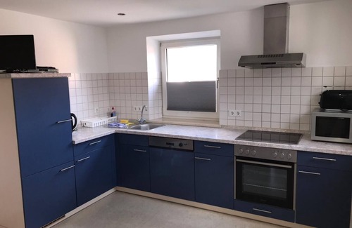 Dasing Apartamento | Apartamento luminoso con amplia cocina y conexión Wi-Fi gratuita.