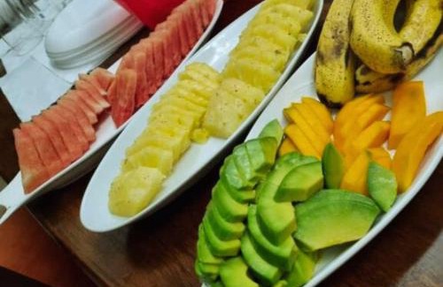 Moshi Cama Y Desayuno | Hellens Riverside Villas Double Deluxe Room