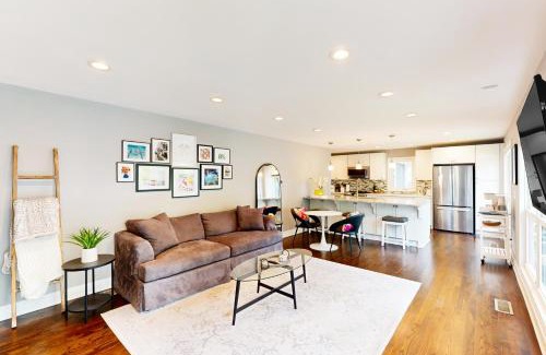 Loring Heights Casa | Hello Sunshine