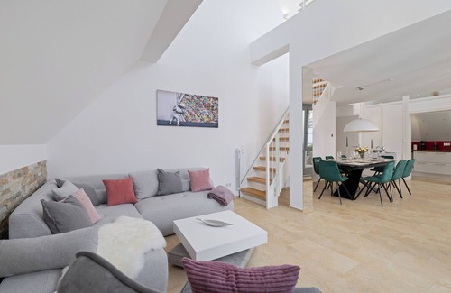 Erding Apartamento | HELLOFLATS: Luxury Penthouse / Balcony / Parking / Center / Therme / MUC Airport