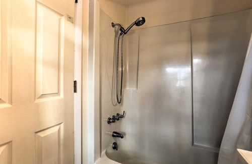 Dingmans Ferry Casa | Hemlock House Epic Arcade Room, Hot Tub, Theater!