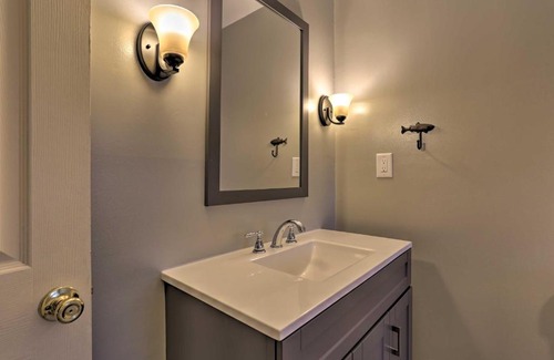 Dingmans Ferry Casa | Hemlock House Epic Arcade Room, Hot Tub, Theater!