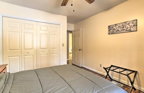 Dingmans Ferry Casa | Hemlock House Epic Arcade Room, Hot Tub, Theater!