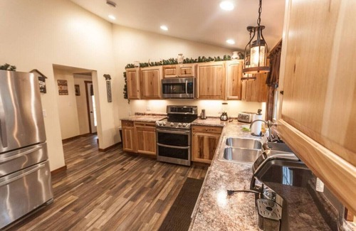 Farmington Apartamento | Hemlock Lodge · Hot Tub< Fire Pit & Game Room