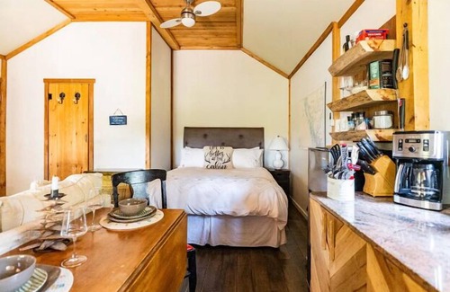 Seguin Cabina | Hemlock Waterfront Hideaway|Pets,BBQ,Firepit,Dock