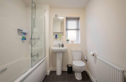 Hemsworth Casa | Hemsworth Homestay with Double Bedroom and Private Bathroom