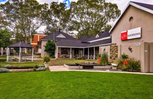Senekal Cabina | Hendersons Lodge Ltd