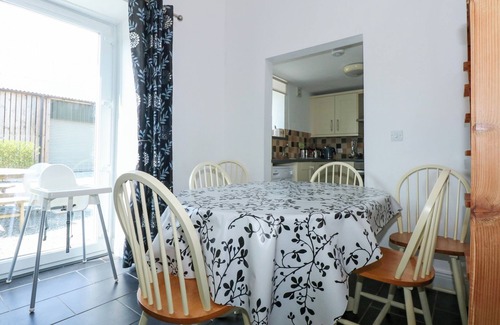 Caernarfon Cabaña | HENDRE, family friendly, character holiday cottage in Pontllyfni