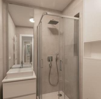 Cessange Apartamento | Henry's Appt with a private Suite 412 - Shared kitchen