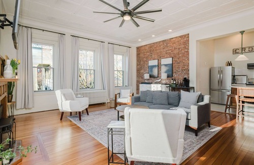 New Bedford Apartamento | Henry’s: Downtown New Bedford, Bright & Spacious 4BR across from Whaling Museum
