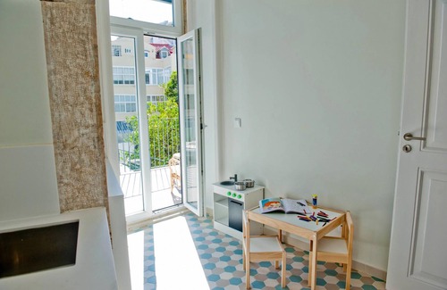 Lisbon Old Town Apartamento | Her Majesty at Liverdade Avenue 1E