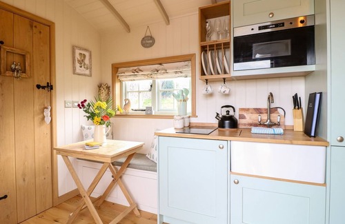 Redmile Cabaña | Herbie's Shepherds Hut at Shepherds Lodge