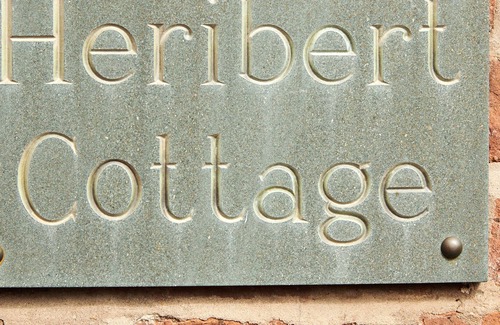 Pontesbury Cabaña | HERIBERT COTTAGE, pet friendly, with a garden in Pontesbury