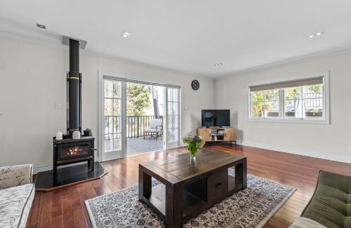 New Plymouth Casa | Heritage Charm - New Plymouth Holiday Home