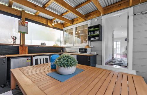 New Plymouth Casa | Heritage Charm - New Plymouth Holiday Home