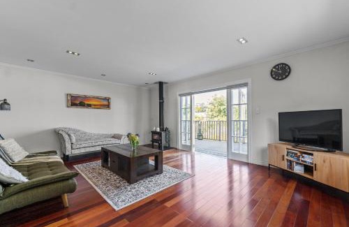 New Plymouth Casa | Heritage Charm - New Plymouth Holiday Home
