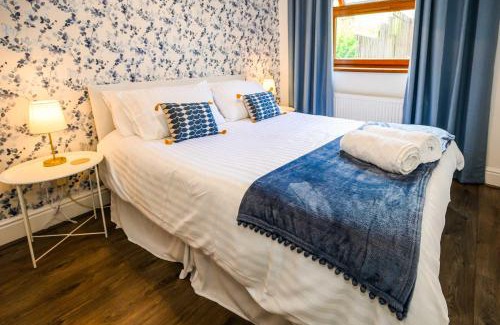 Trehafod Casa | Heritage Cottage In Stunning Rhondda Valley With Amazing Views By StayStaycations