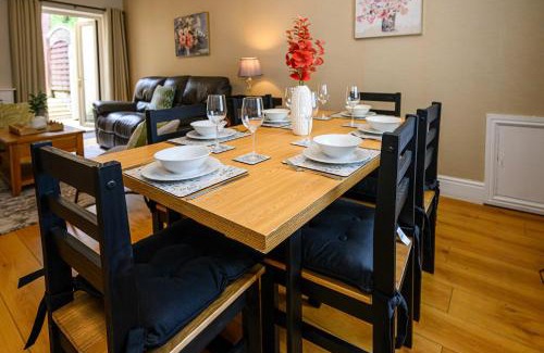Trehafod Casa | Heritage Cottage In Stunning Rhondda Valley With Amazing Views By StayStaycations