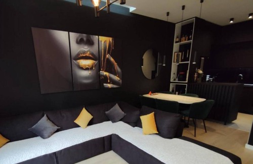 Donje Polje Apartamento | Heritage Haven Luxurious Apartment in City Center