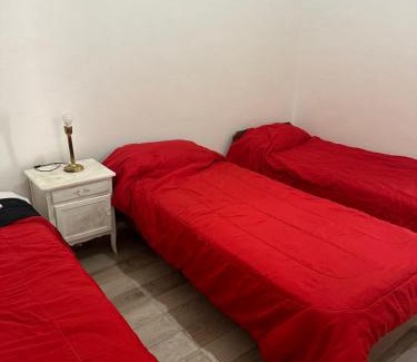 Necochea Casa | Hermosa casa 50 mts del mar y frente al parque