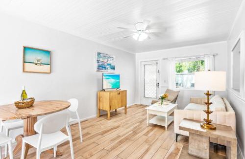 Siesta Key Casa | Heron Lagoon, dock, pool, the Dolphin at Siesta Key Bungalows