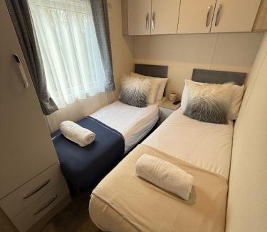 Malton Casa | Heron Lodge with Hot Tub at Brickyard Lakes
