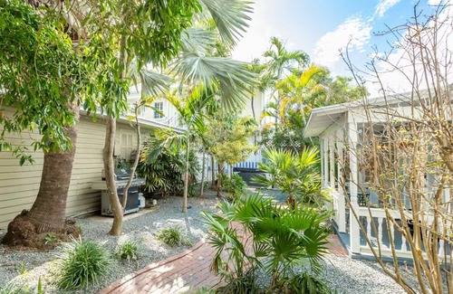Uptown - Upper Duval Cabaña | Heron Suite | Vibrant Retreat, Hot Tubs, Steps from Duval Street!