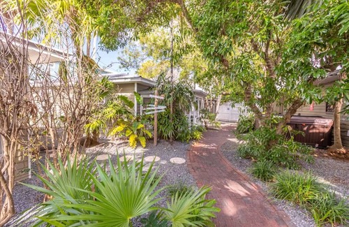 Uptown - Upper Duval Cabaña | Heron Suite | Vibrant Retreat, Hot Tubs, Steps from Duval Street!