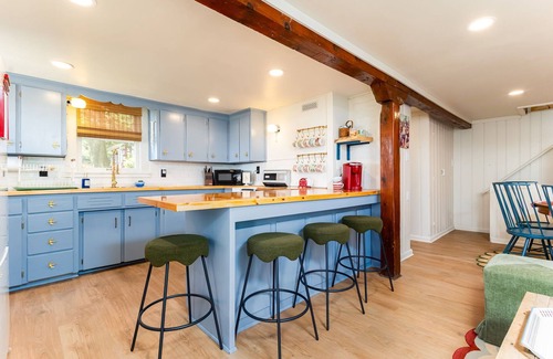 Shipshewana Casa | Herons Perch: Peaceful Lakefront Cottage in Shipshewana close to all the fun!