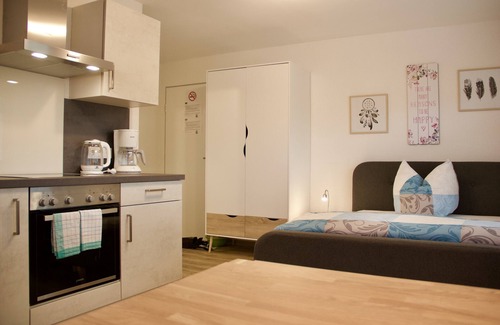 Zweibruecken Apartamento | Herzog Wolfgang Studios- Zentral, Modern, Freundlich