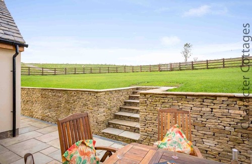 Bourton Casa | HETTY'S STABLES, family friendly, with open fire in Naunton
