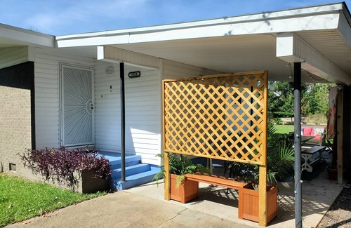 South Pensacola Casa | *Hey! Check out this cool studio!*
