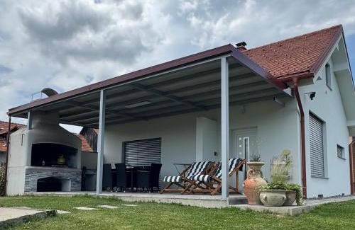 Videm Casa | Hiška pri brajdah