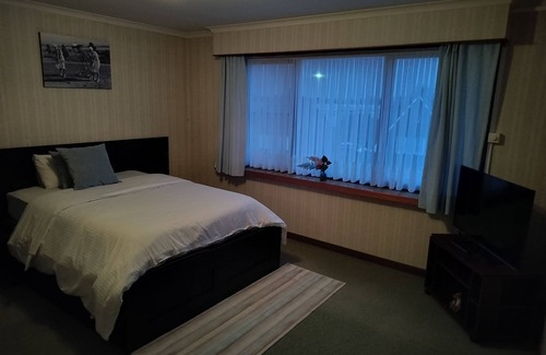 Vrasene Casa | Hi. It's family house with rooms , private room wifi shared kitchen,WC , douche.