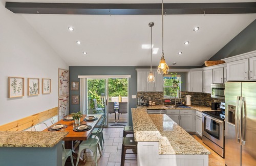 Bushkill Casa | Hideaway / Hot Tub / Sunna / Lake / Kayaks / Pool