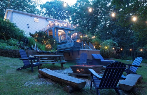 Bushkill Casa | Hideaway / Hot Tub/ Sunna/ Kayaks/ Lake/Pool