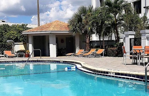 Hialeah Casa | Hialeah, FL-Express Stay to enjoy- 2 double beds