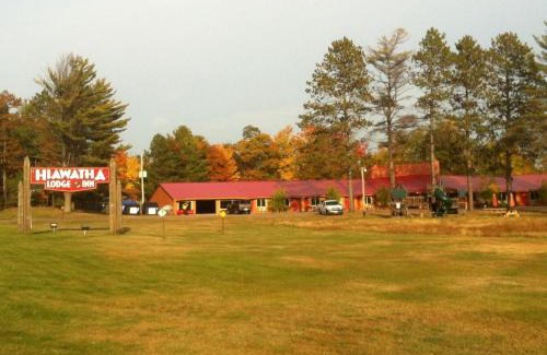 Eagle River Hotel | Hiawatha Lodge Inn