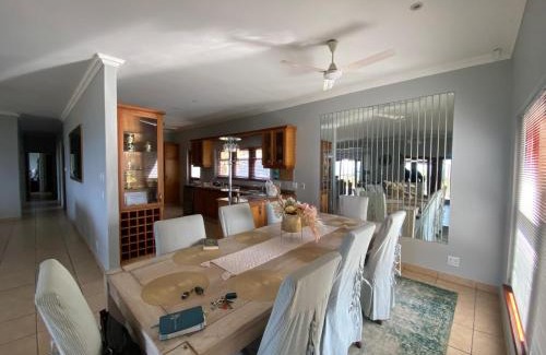 Hibberdene Casa | Hibberdene Holiday Home