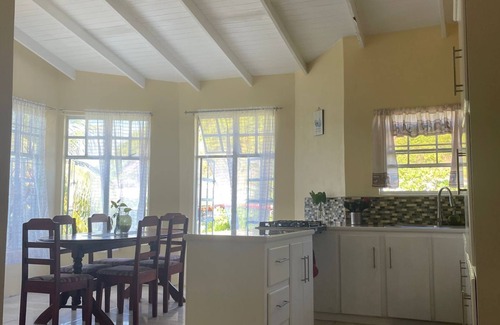 Bois d'Orange Apartamento | Hibiscus Apartment Lovely 2-bedroom apartment with AC in Gros Islet/Corinth
