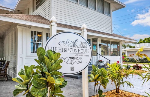 Fort Myers River District Casa | Hibiscus House Bed Breakfast Inn Parrot Room