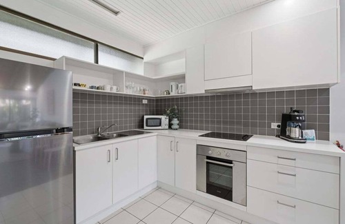 Korora Complejo | Hibiscus Villa - Spacious beachfront studio, private courtyard