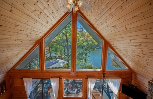 Lake Lure Casa | Hickory Hideaway | Lake Lure Waterfront Cabin