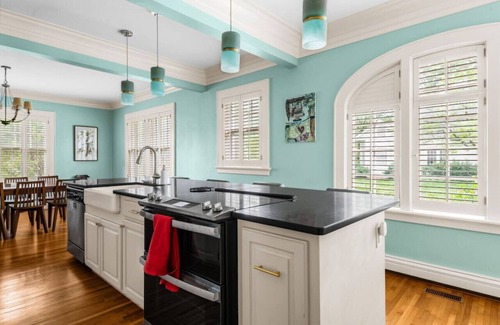 Oakwood Historic District Casa | Hickory Home Near Downtown & Lake + Pet Friendly