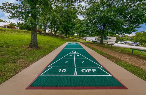 Branson Condominio | HICV Holiday Hills Resort 1br suite Friday check-in