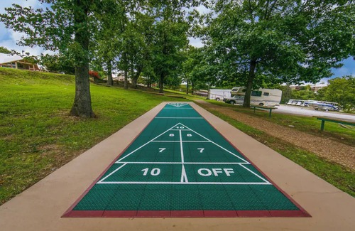 Branson Condominio | HICV Holiday Hills Resort studio unit Sunday check-in