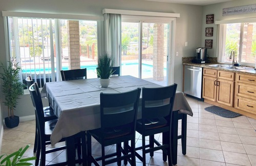 Midway Casa | Hidden City Family home (condado del norte de San Diego)